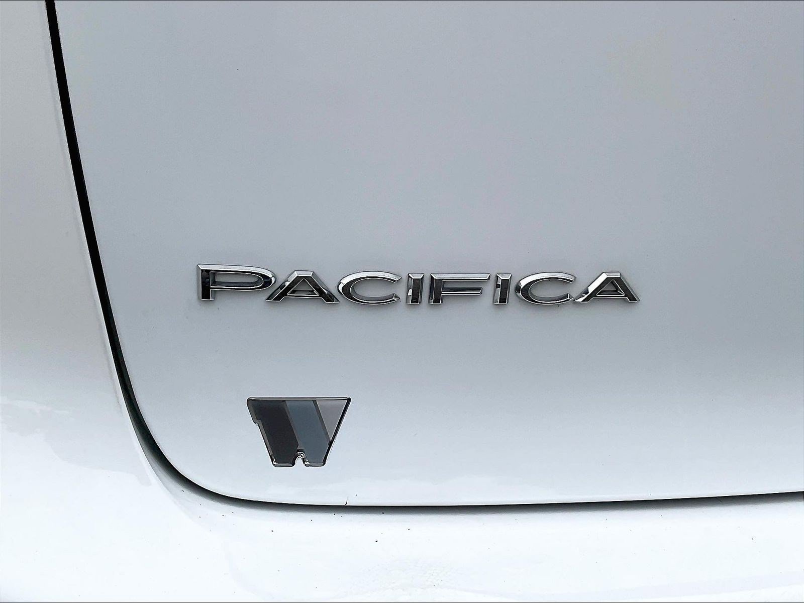 Used 2022 Chrysler Pacifica Touring-L FWD image 22