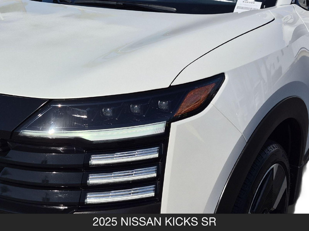Certified 2025 Nissan Kicks SR FWD image 10