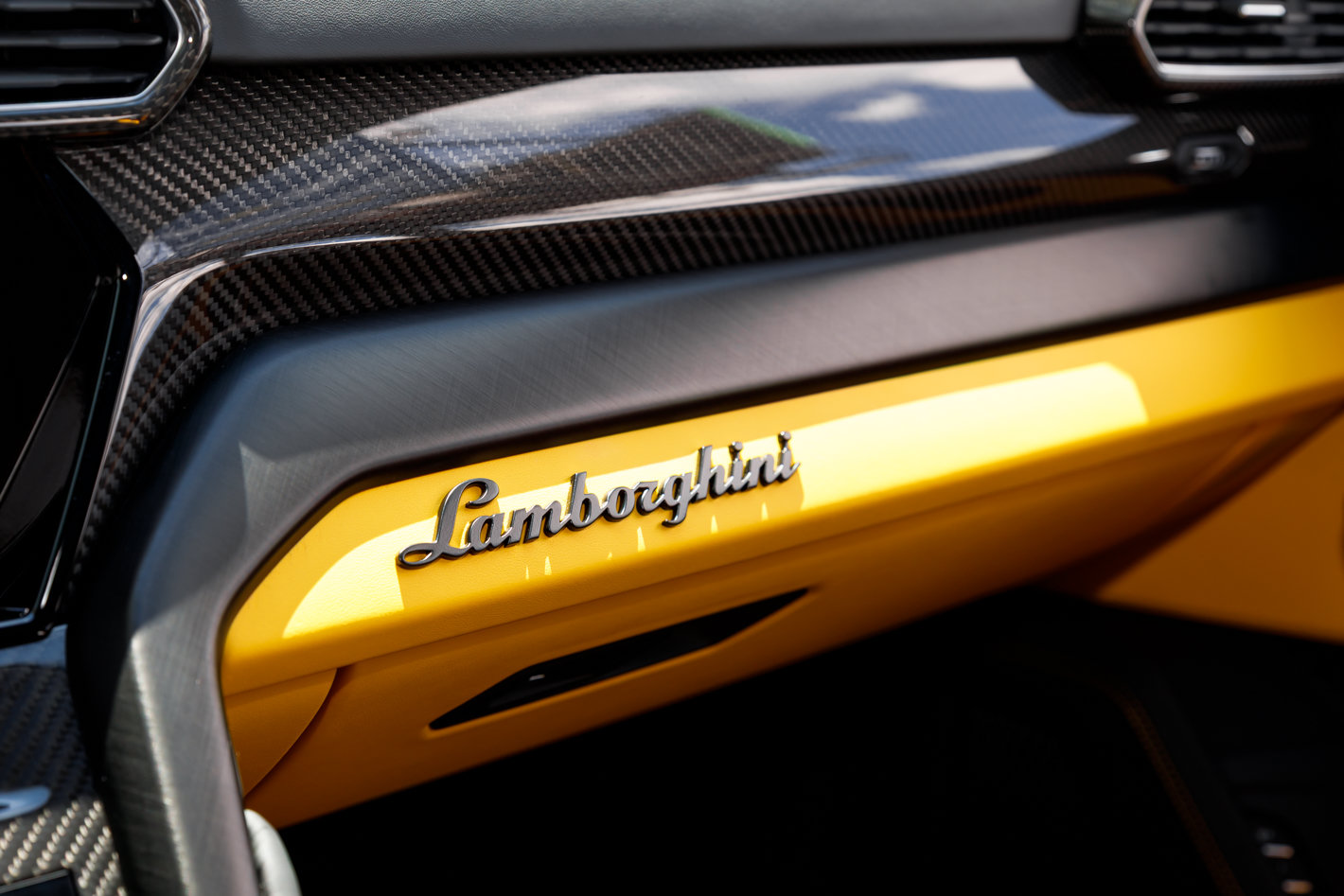 Used 2024 Lamborghini Urus S AWD/4WD image 35