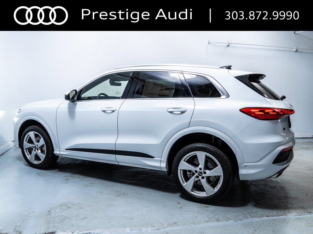 Used 2025 Audi Q5 Premium Plus w/ Premium Plus AWD/4WD image 3