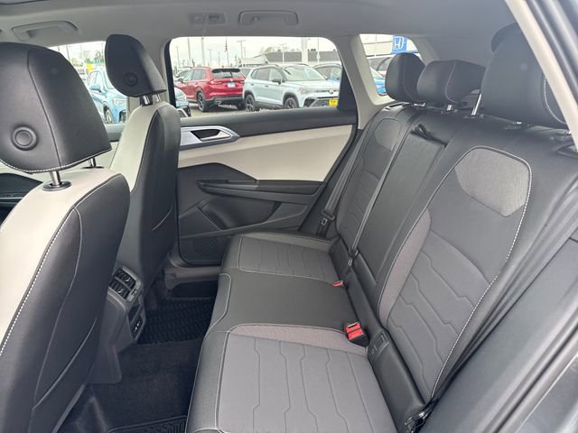 New 2026 Volkswagen Taos SE image 15
