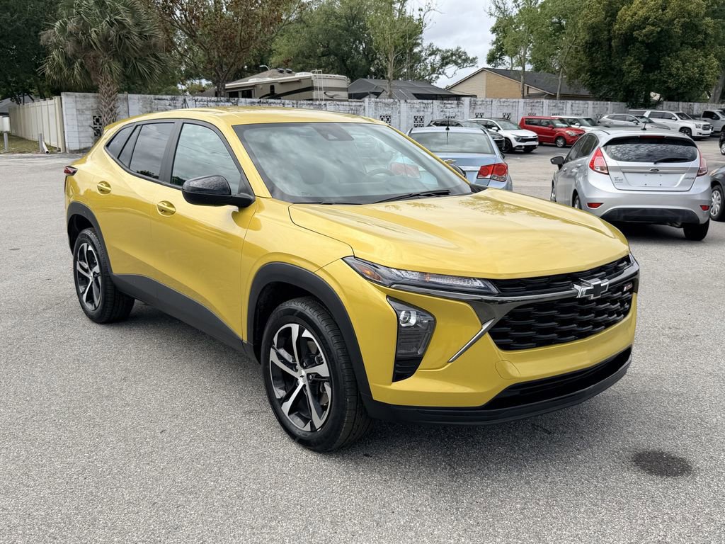 Certified 2024 Chevrolet Trax RS FWD image 2