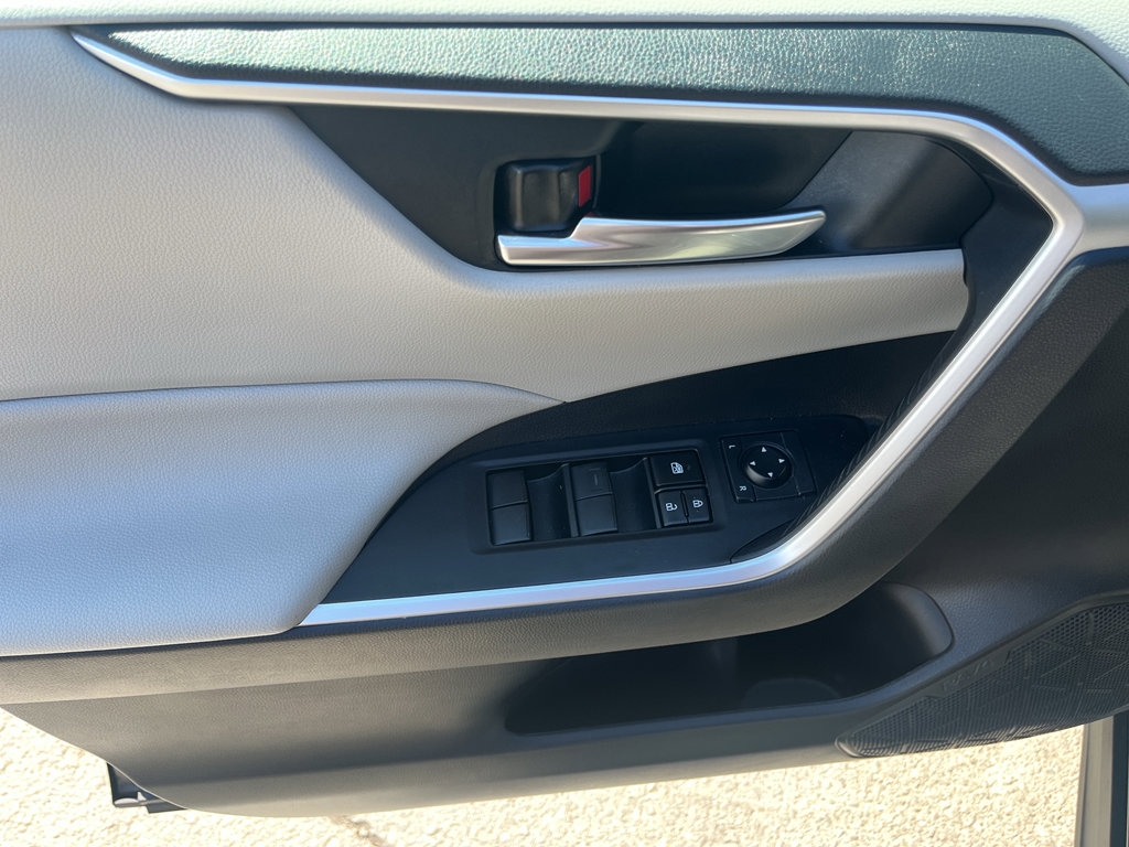 Used 2021 Toyota RAV4 XLE w/ Convenience Package AWD/4WD image 20