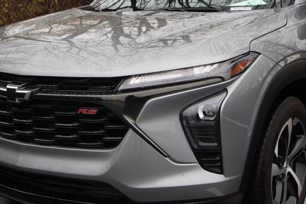 Used 2024 Chevrolet Trax RS image 3