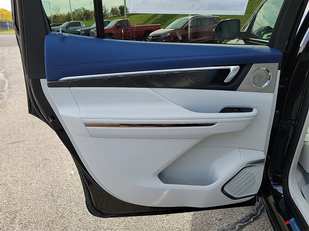 New 2026 Buick Enclave Avenir w/ Super Cruise Package image 14