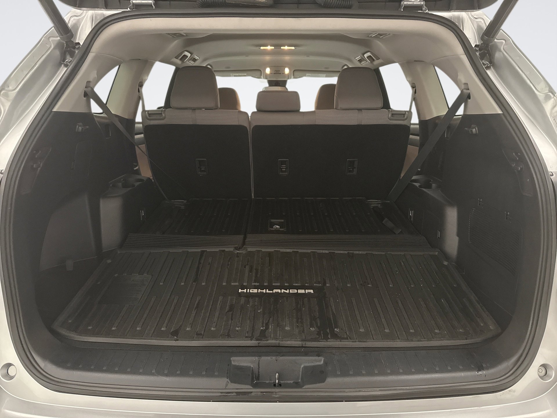 Used 2023 Toyota Highlander LE image 22