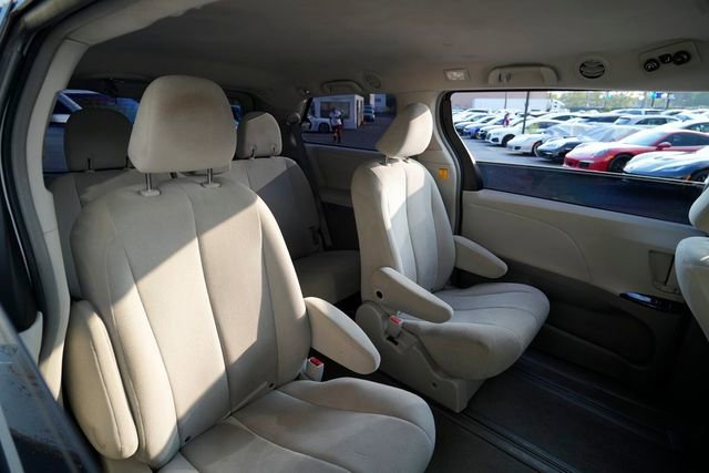 Used 2011 Toyota Sienna image 23
