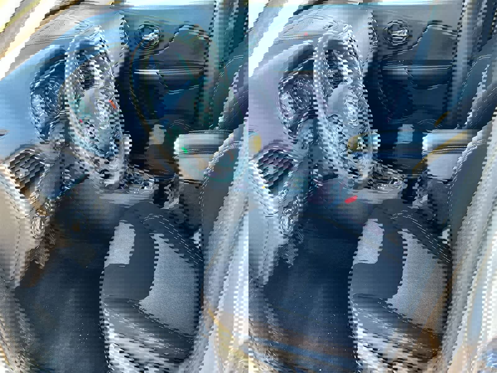 Used 2019 Jeep Cherokee Latitude w/ Popular Appearance Group image 10