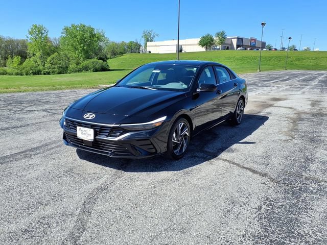 Used 2025 Hyundai Elantra SEL FWD image 36