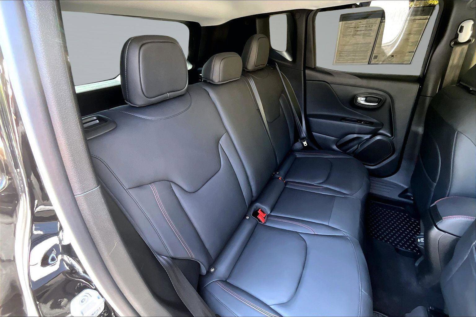 Used 2023 Jeep Renegade Trailhawk w/ Trailhawk Elite Group AWD/4WD image 26