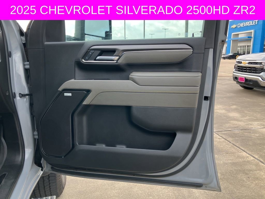 Used 2025 Chevrolet Silverado 2500 ZR2 w/ Technology Package image 13