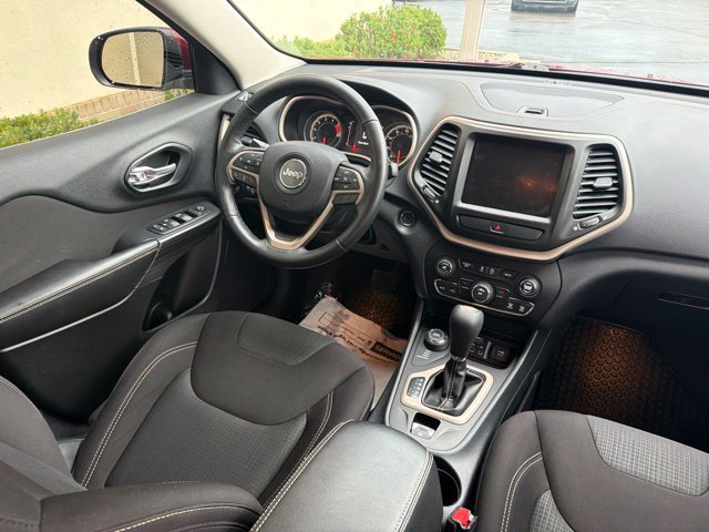 Used 2016 Jeep Cherokee Latitude w/ Cold Weather Group AWD/4WD image 18