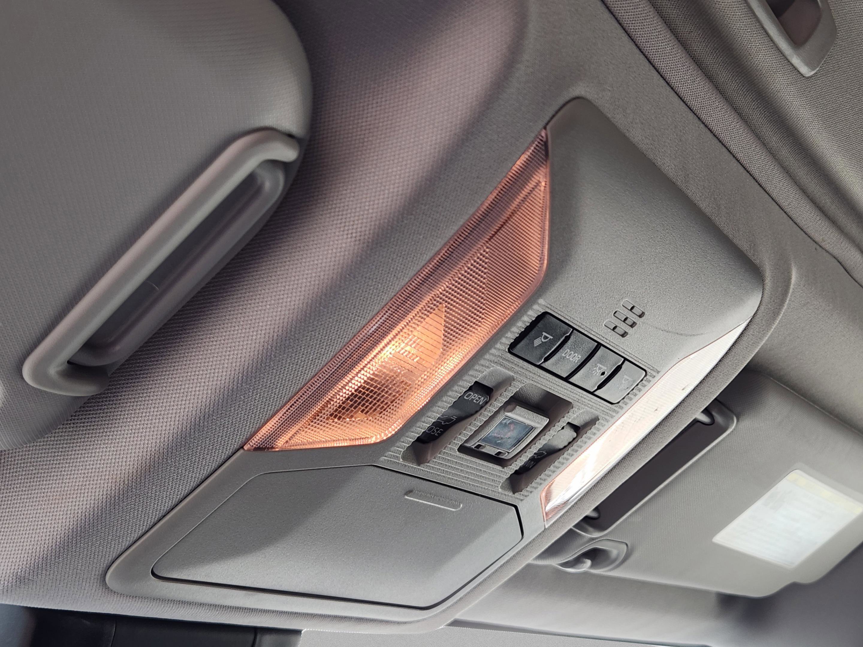 Used 2021 Toyota RAV4 XLE w/ Convenience Package image 18