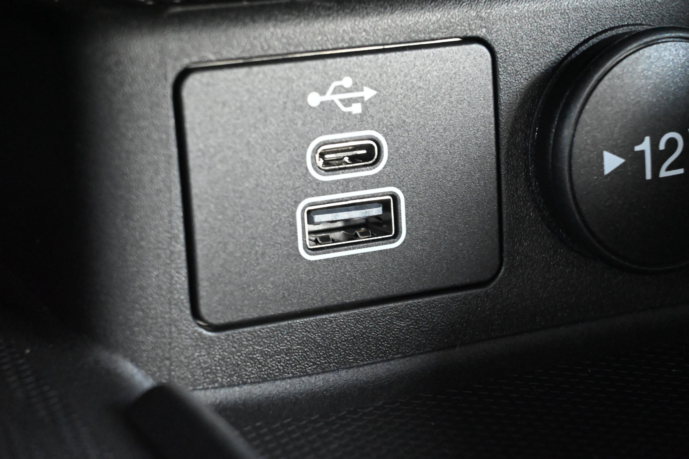 New 2026 Ford Escape SE w/ PHEV Premium Package FWD image 26