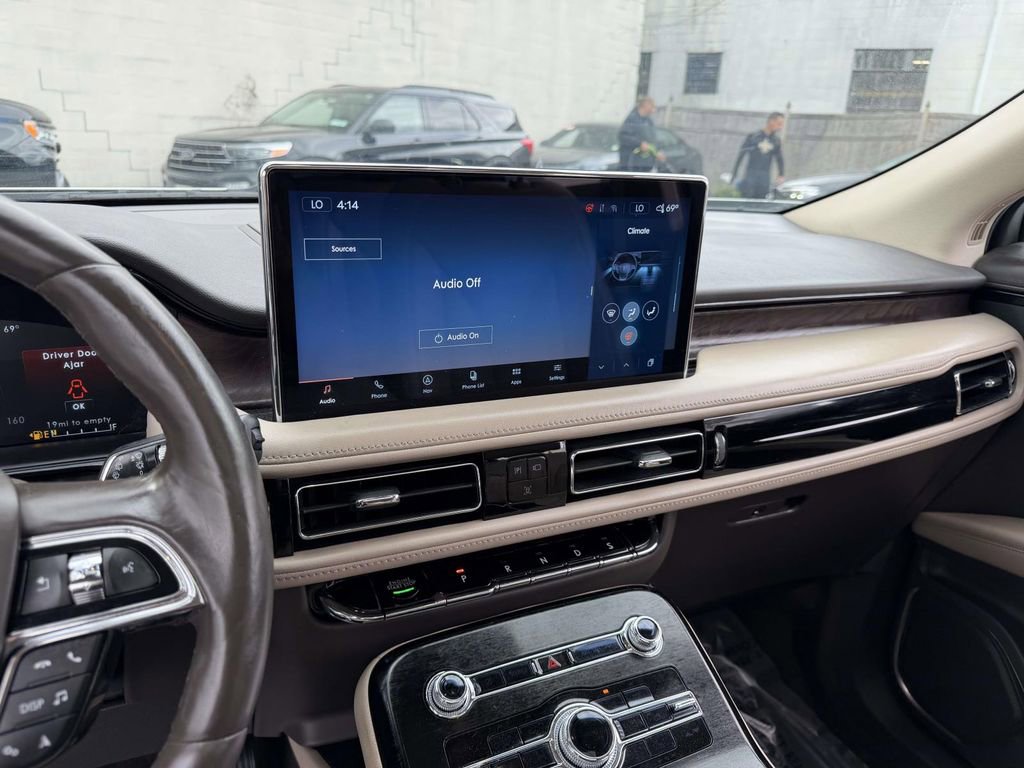 Used 2022 Lincoln Nautilus Reserve AWD/4WD image 28