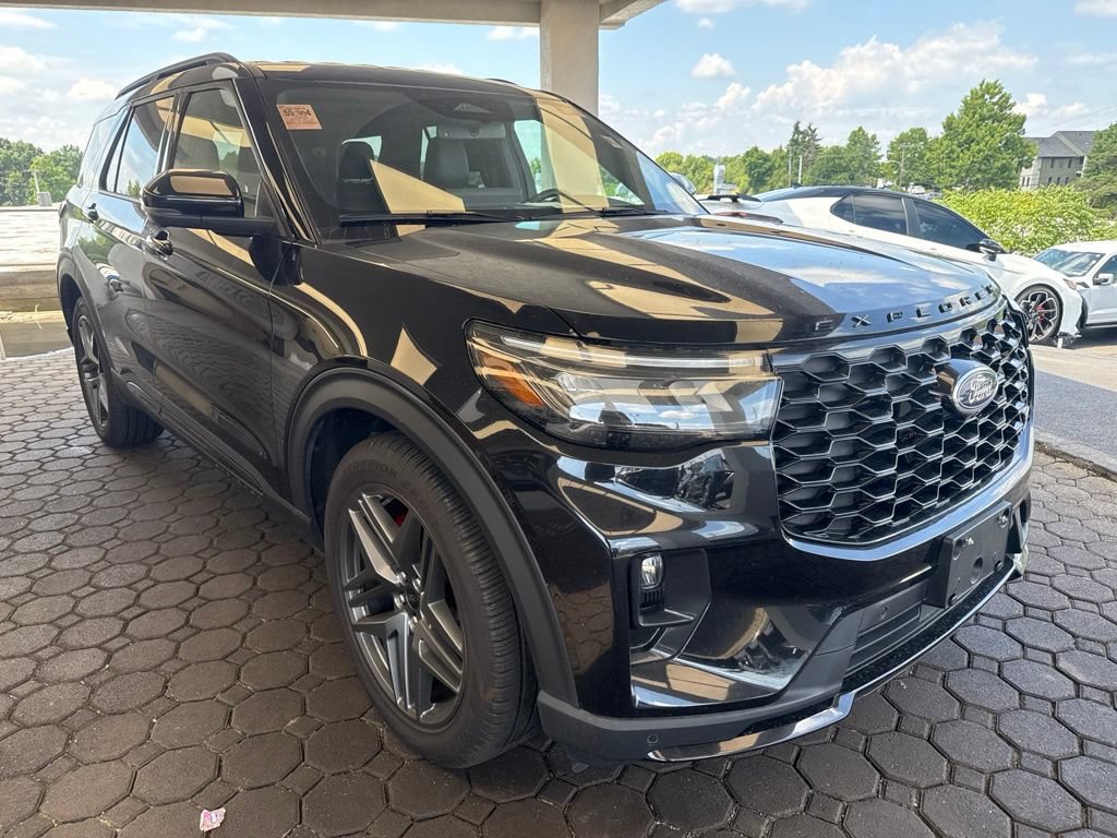 Used 2025 Ford Explorer ST AWD/4WD image 4