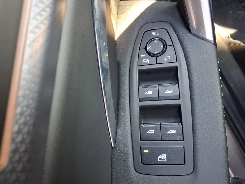 Used 2024 BMW X1 M35i w/ Premium Package image 17