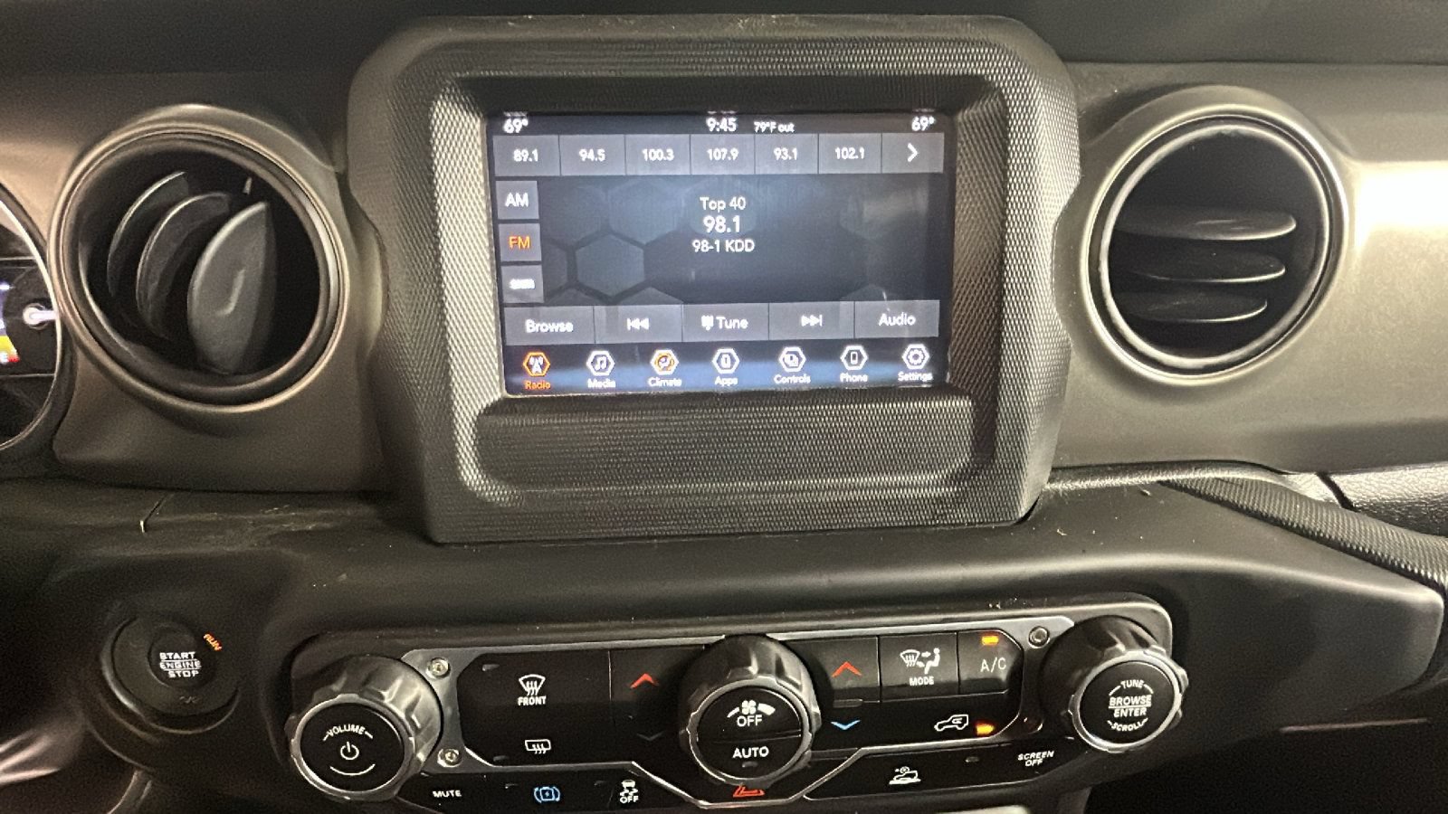 Used 2023 Jeep Wrangler Unlimited AWD/4WD image 23