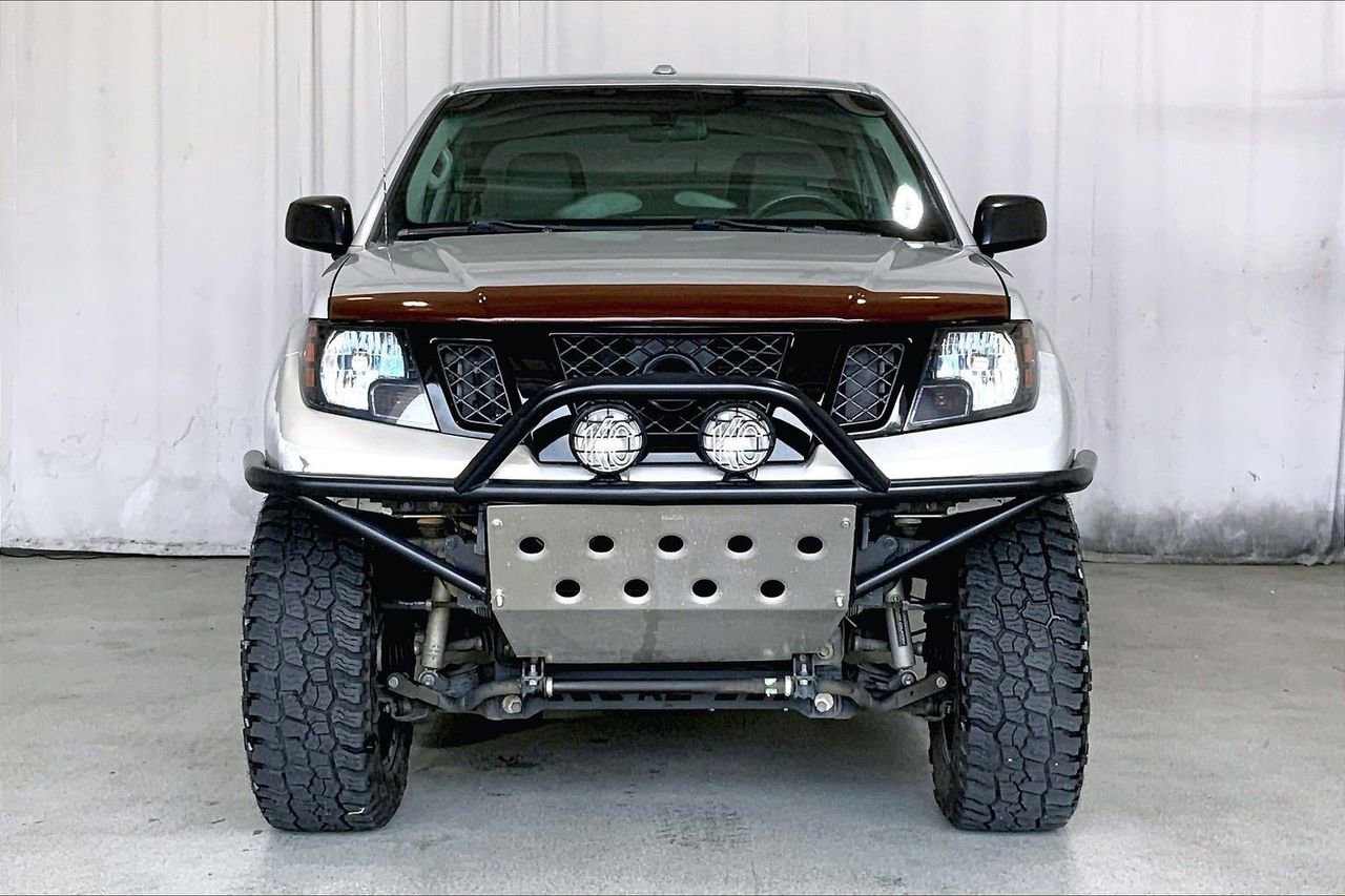 Used 2013 Nissan Frontier SV AWD/4WD image 2