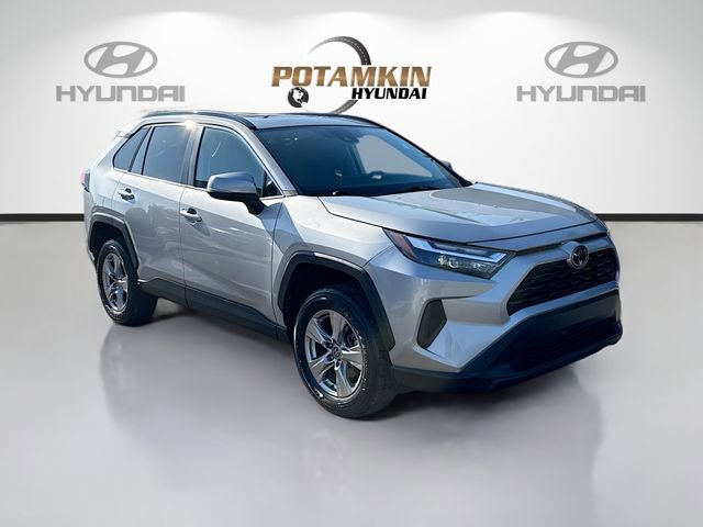 Used 2023 Toyota RAV4 XLE w/ Convenience Package FWD image 3