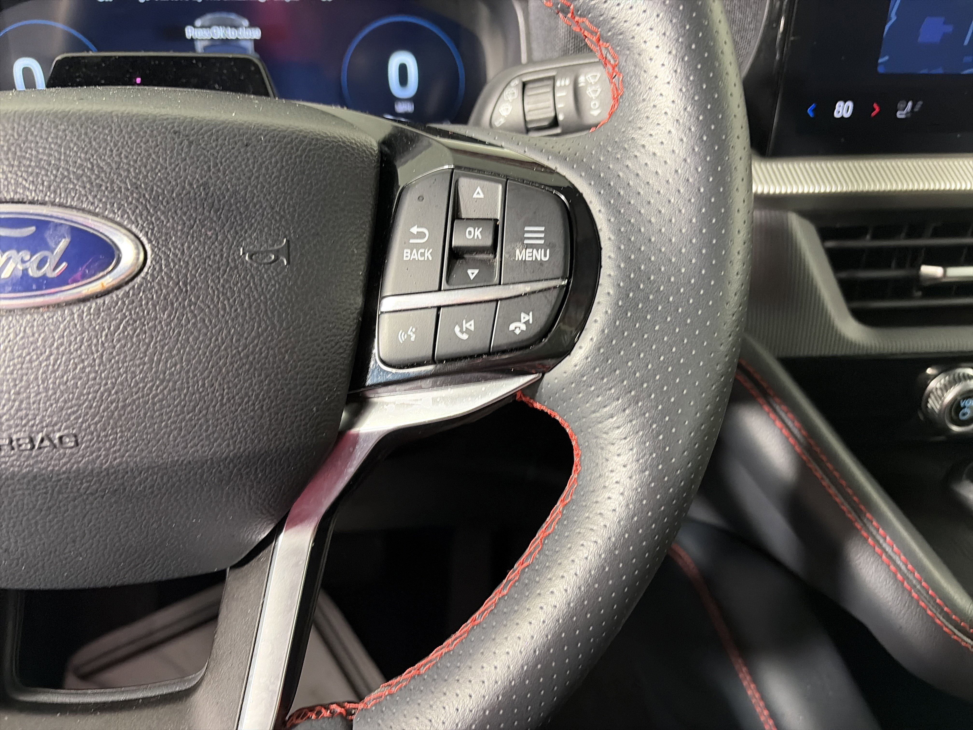 Used 2025 Ford Explorer ST-Line w/ ST-Line Street Pack image 17