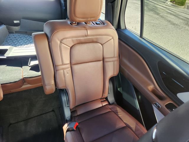 Certified 2025 Lincoln Aviator Reserve w/ Equipment Group 201A image 18