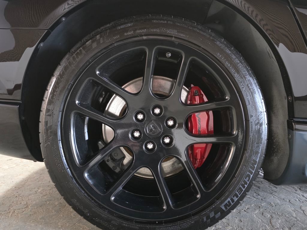 Used 2004 Dodge Viper SRT-10 RWD image 19