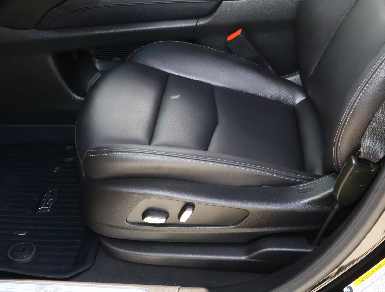 Used 2025 Cadillac XT5 Luxury w/ LPO, Floor Liner Package FWD image 18