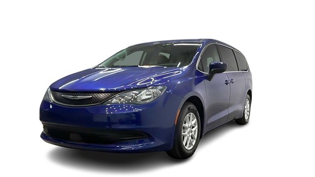 Used 2021 Chrysler Voyager LX image 2