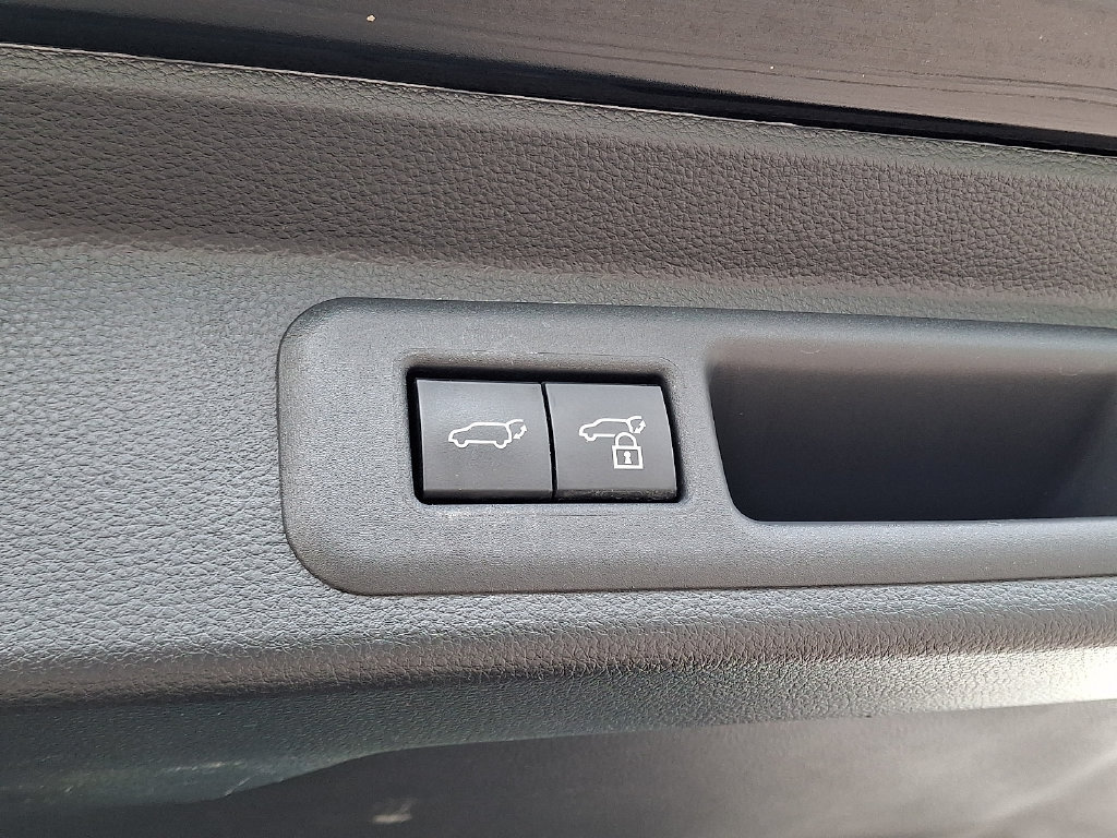 Used 2024 Toyota Sequoia Platinum AWD/4WD image 31