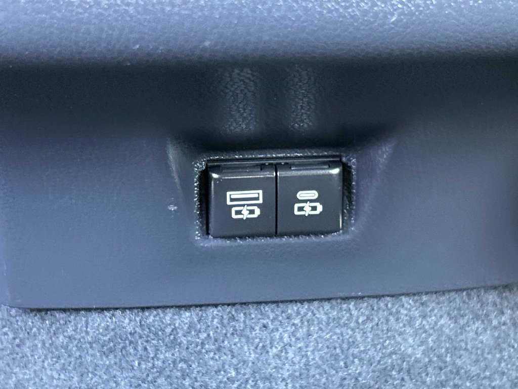 Used 2025 Toyota Camry SE FWD image 21