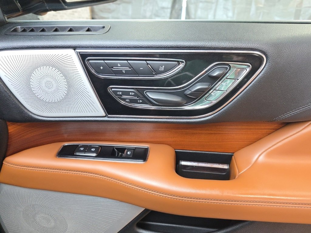 Used 2019 Lincoln Navigator Reserve image 15