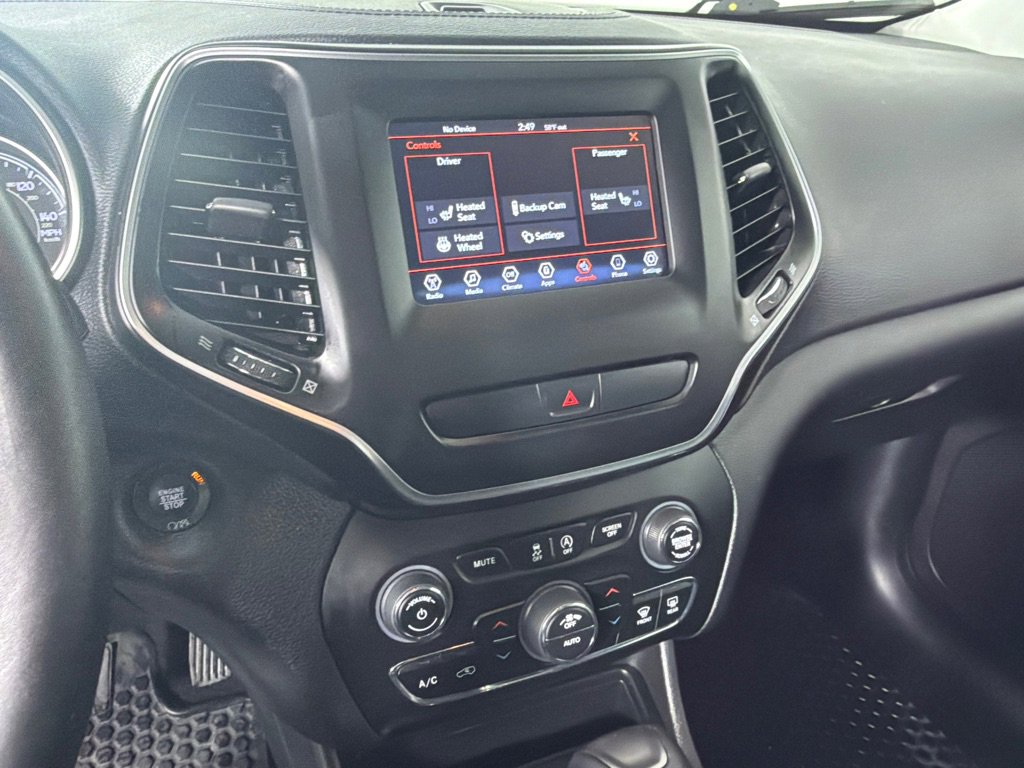Used 2019 Jeep Cherokee Latitude Plus w/ Comfort/Convenience Group image 16