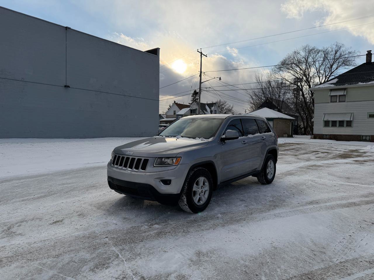 Used 2016 Jeep Grand Cherokee Laredo image 3