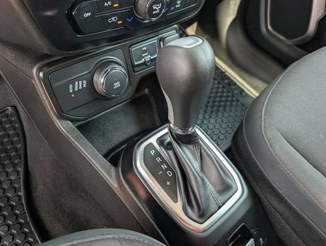 Used 2023 Jeep Renegade Latitude w/ Premium Group AWD/4WD image 28