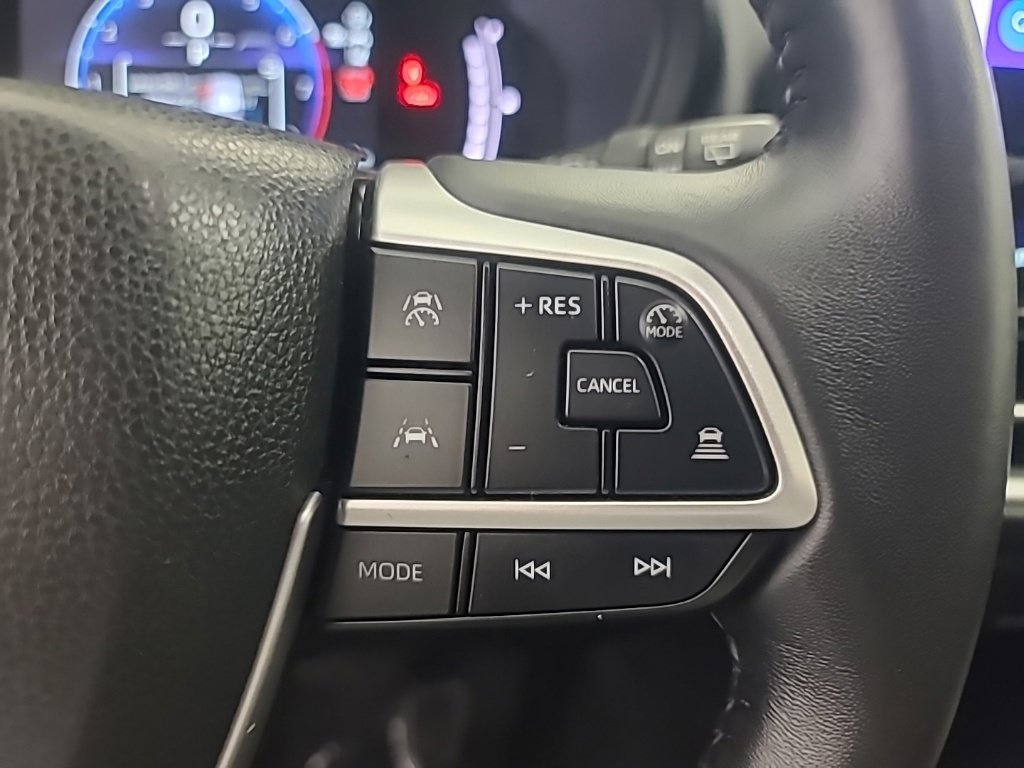 Used 2025 Toyota Grand Highlander AWD image 35
