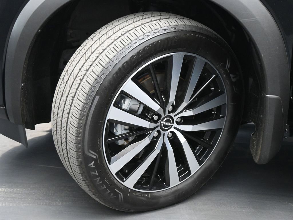 Used 2025 Nissan Pathfinder Platinum w/ Cargo Package FWD image 26