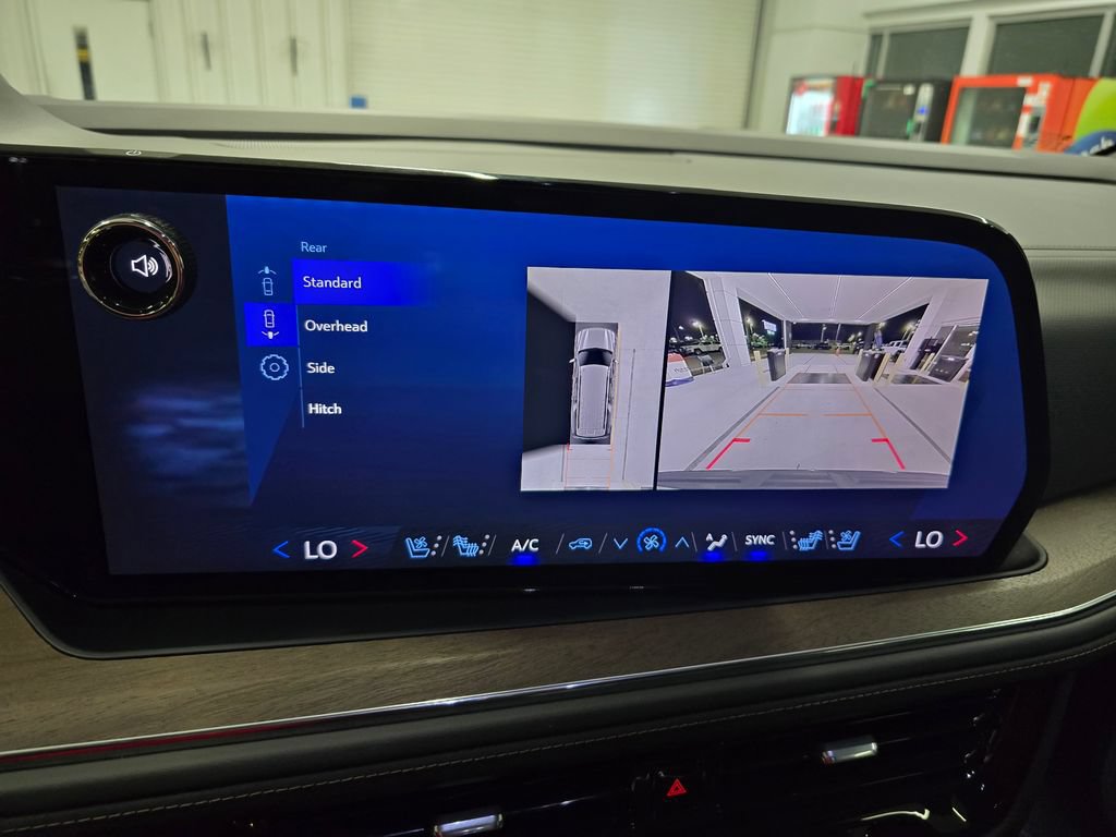 Used 2025 Chevrolet Suburban High Country RWD image 26