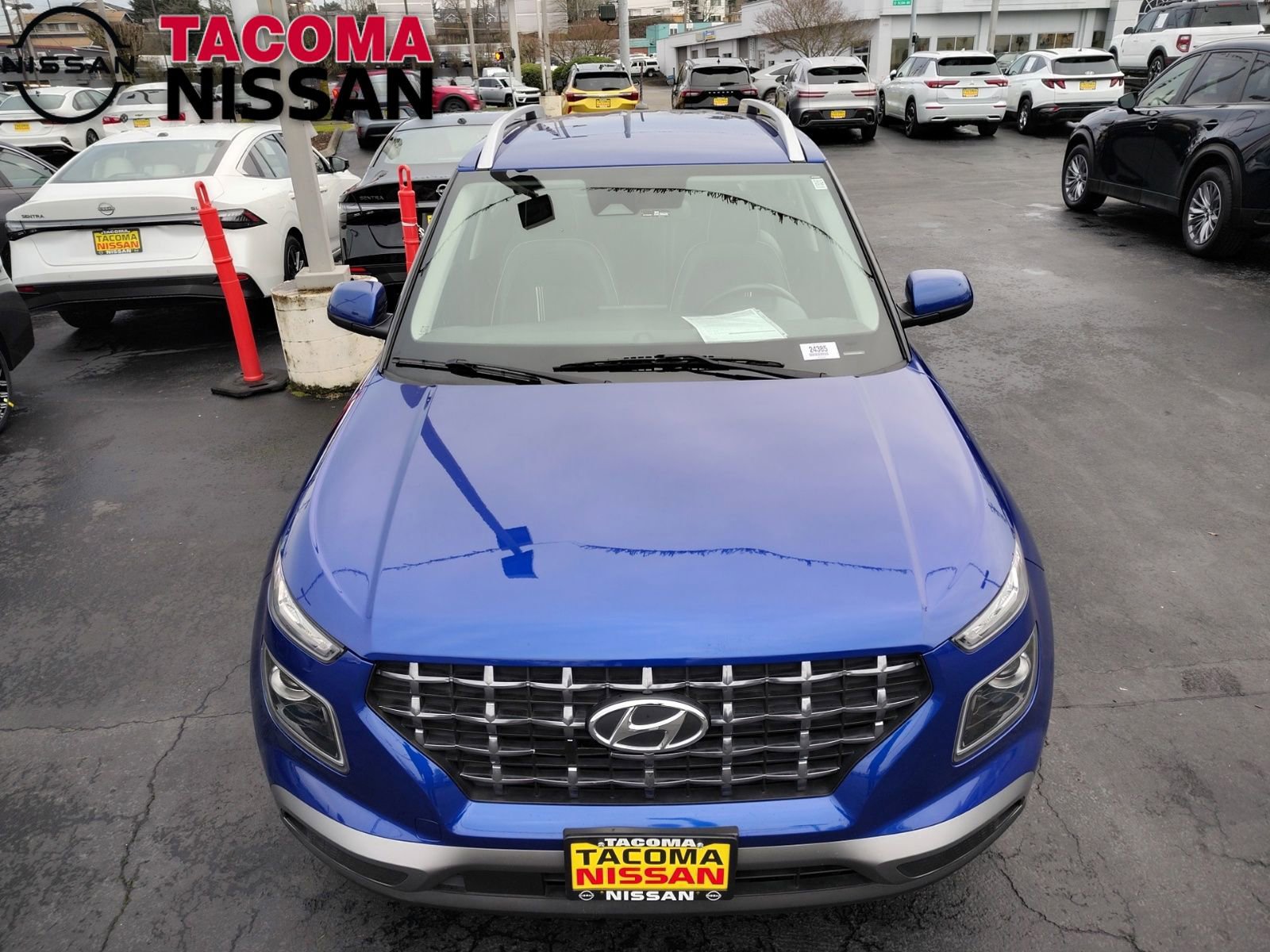 Used 2023 Hyundai Venue Limited w/ Cargo Package image 2