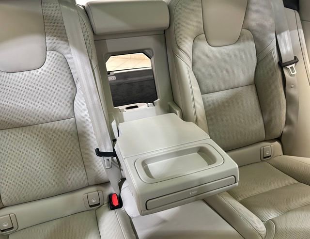 Used 2018 Volvo XC60 T8 Inscription image 21