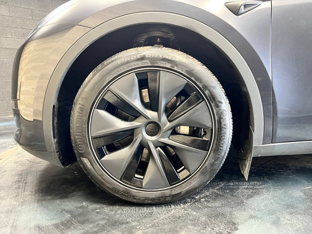 Used 2025 Tesla Model Y Long Range AWD/4WD image 25