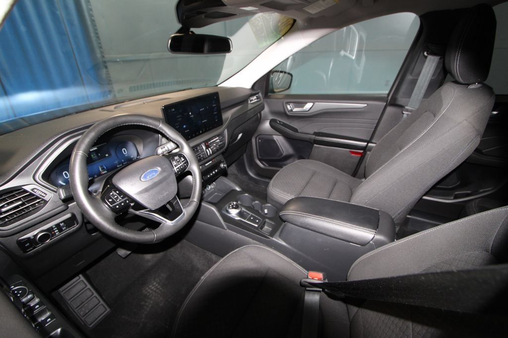 Used 2024 Ford Escape Active w/ Tech Pack #2 AWD/4WD image 2