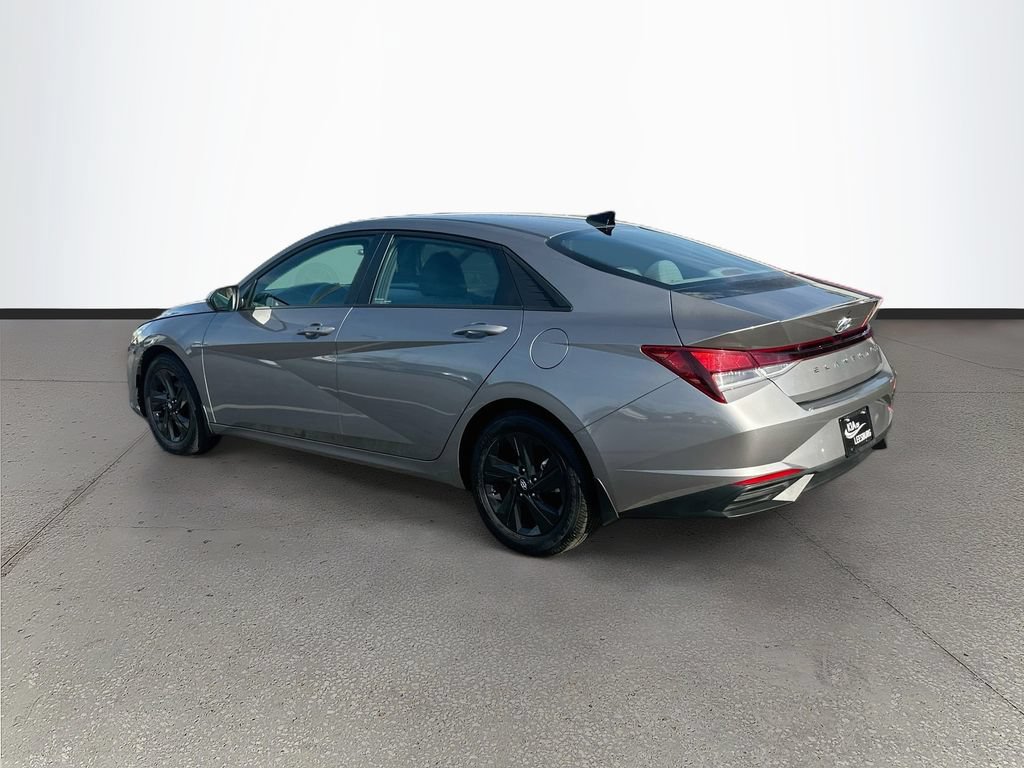Used 2022 Hyundai Elantra SEL FWD image 5