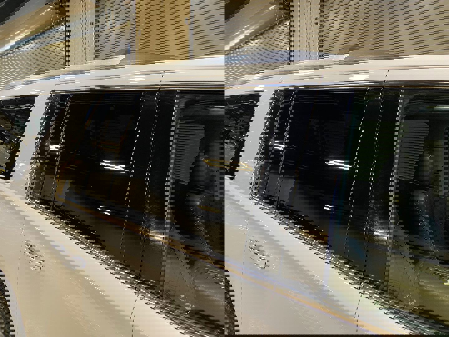 Used 2017 Chevrolet Suburban Premier image 6