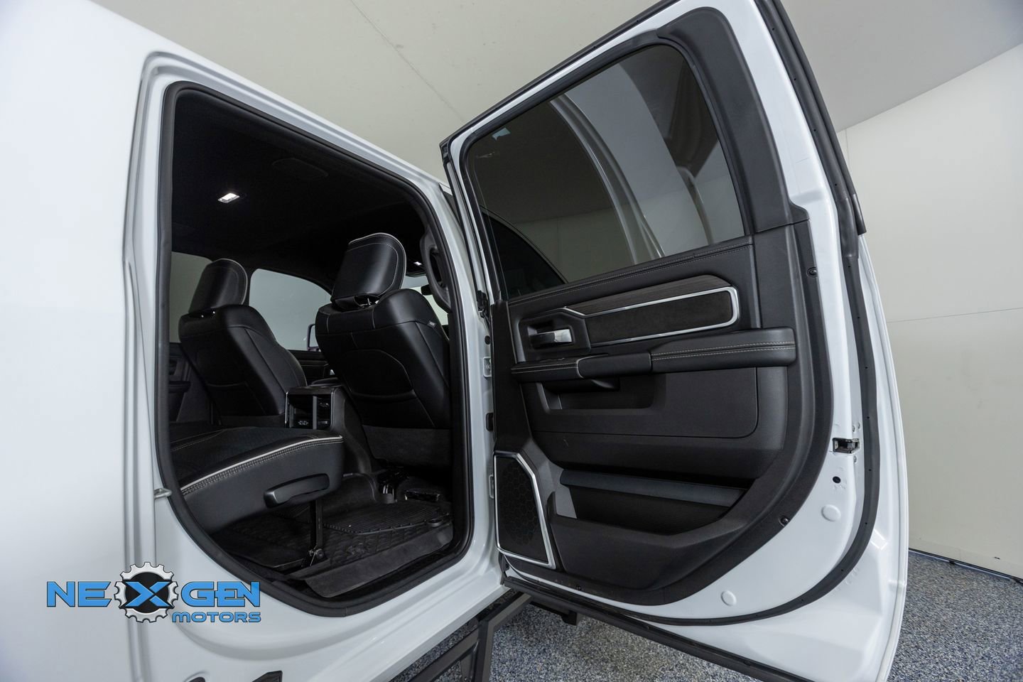 Used 2025 RAM 3500 Laramie w/ Night Edition image 31