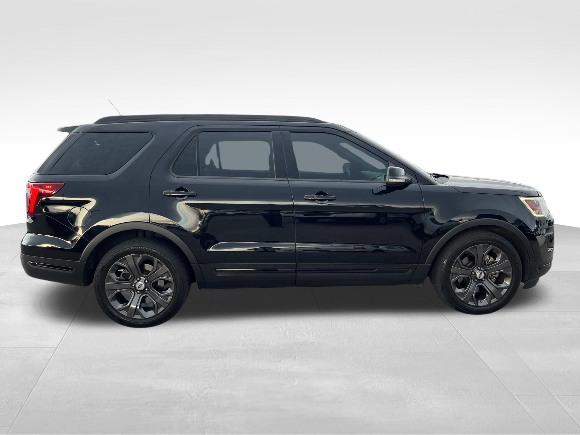 Used 2018 Ford Explorer Sport w/ Equipment Group 401A image 4