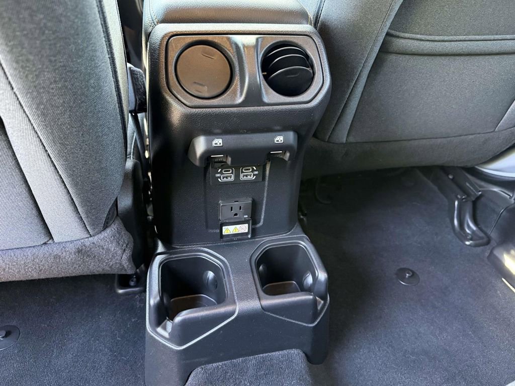 Used 2024 Jeep Wrangler Unlimited Sahara AWD/4WD image 14