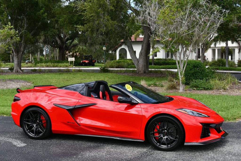Used 2023 Chevrolet Corvette Z06 w/ Stealth Interior Trim Package RWD image 9