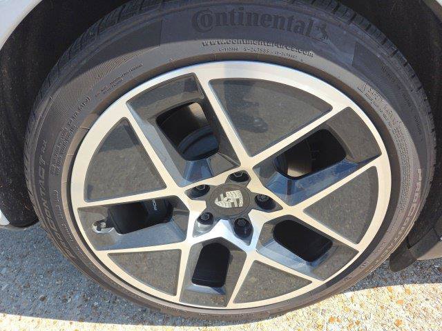 Used 2025 Porsche Taycan RWD image 17