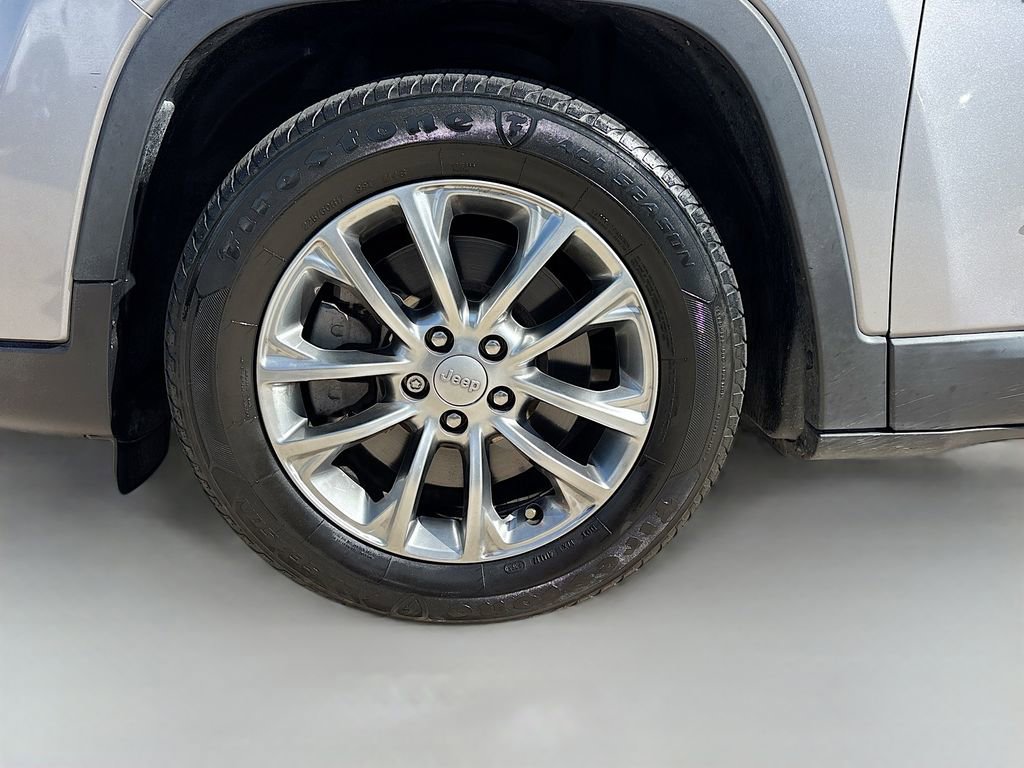 Used 2021 Jeep Cherokee Latitude Plus w/ Sun & Sound Group image 31